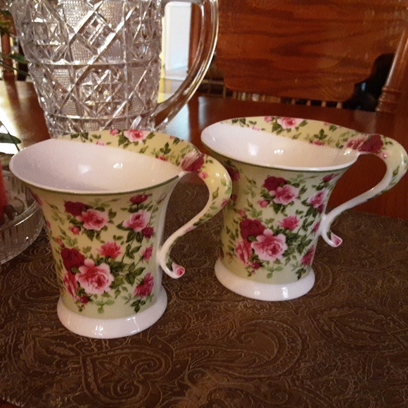 VINTAGE GNA FINE ITALIAN DESIGN PORCELAIN CUPS, ROSE PATTERN - Picture 15 of 16